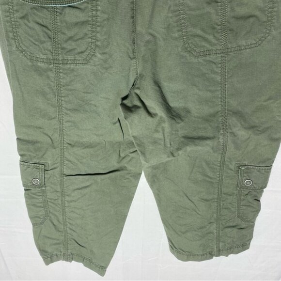 Eddie Bauer Mercer Fit Green Cargo Capri Pants 8 - Picture 12 of 16